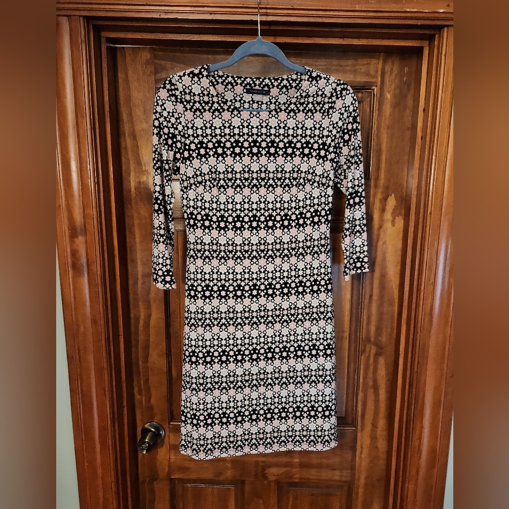 Tommy Hilfiger Flower Floral 3/4 Sleeve Dress with Button Accent on Cuffs